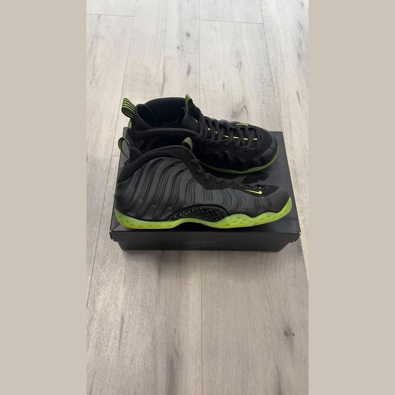 Nike Air Foamposite One Black Volt
