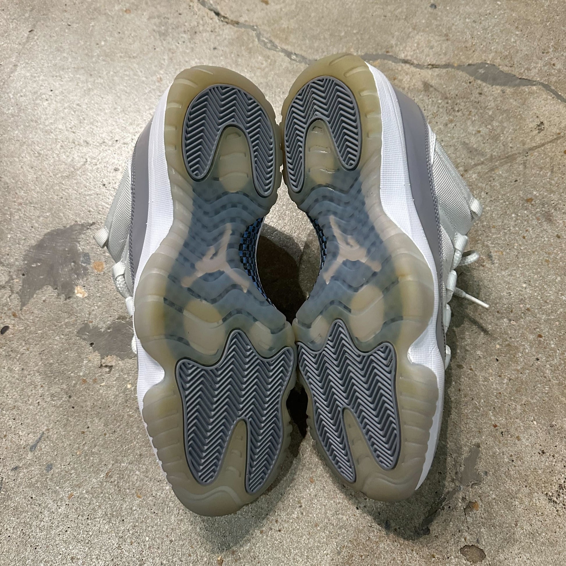 Jordan 11 Retro Low Cement Grey