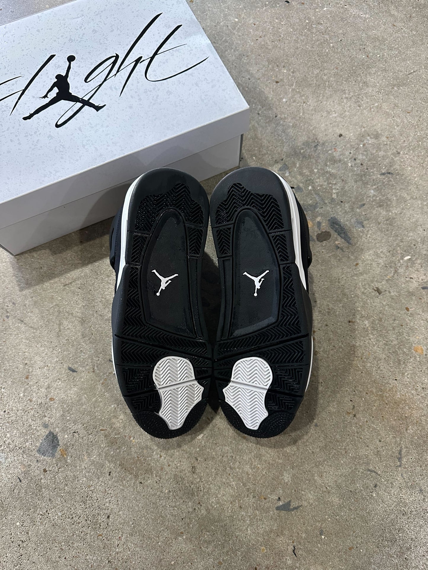 Jordan 4 Retro White Thunder