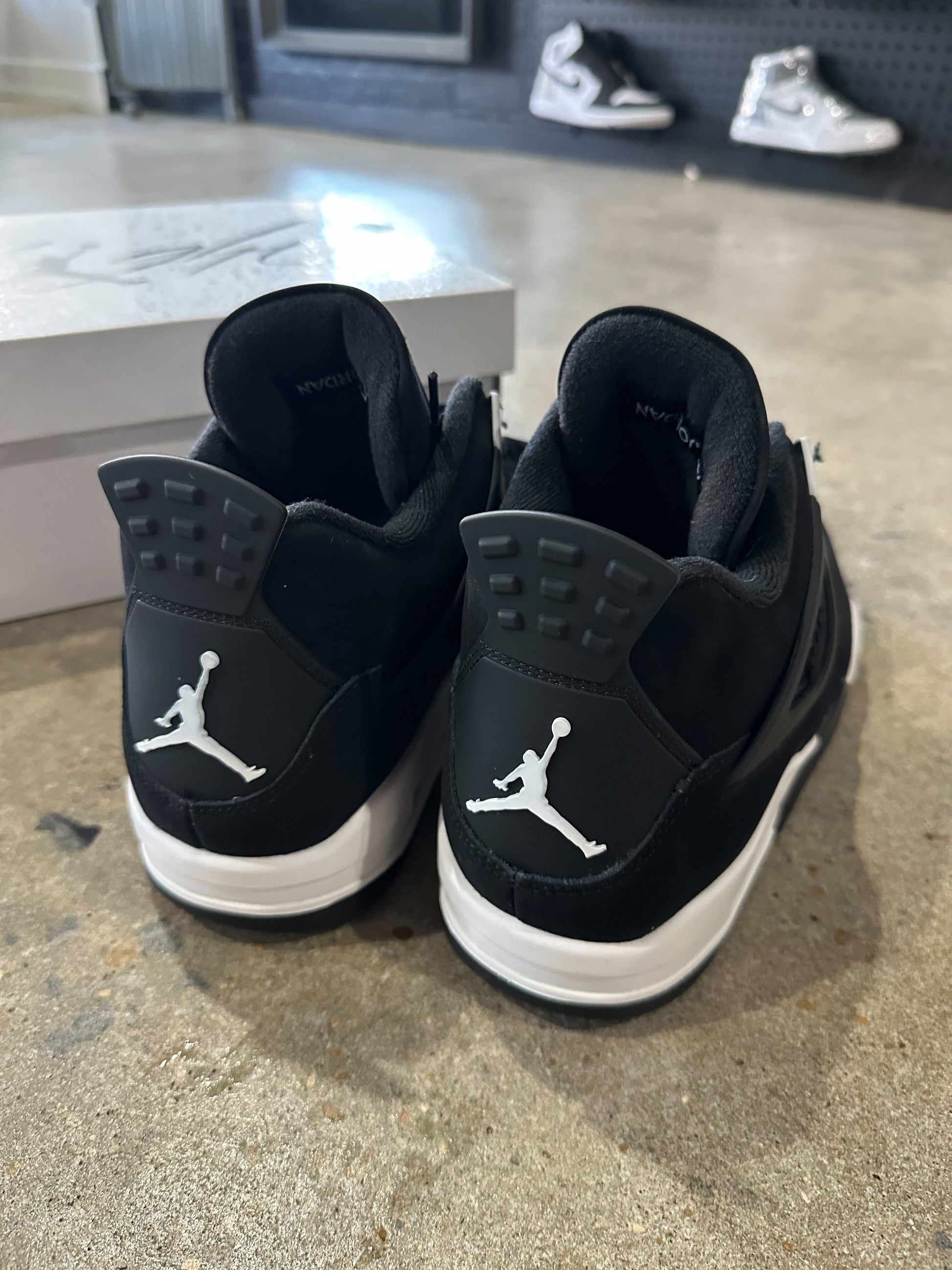 Jordan 4 Retro White Thunder