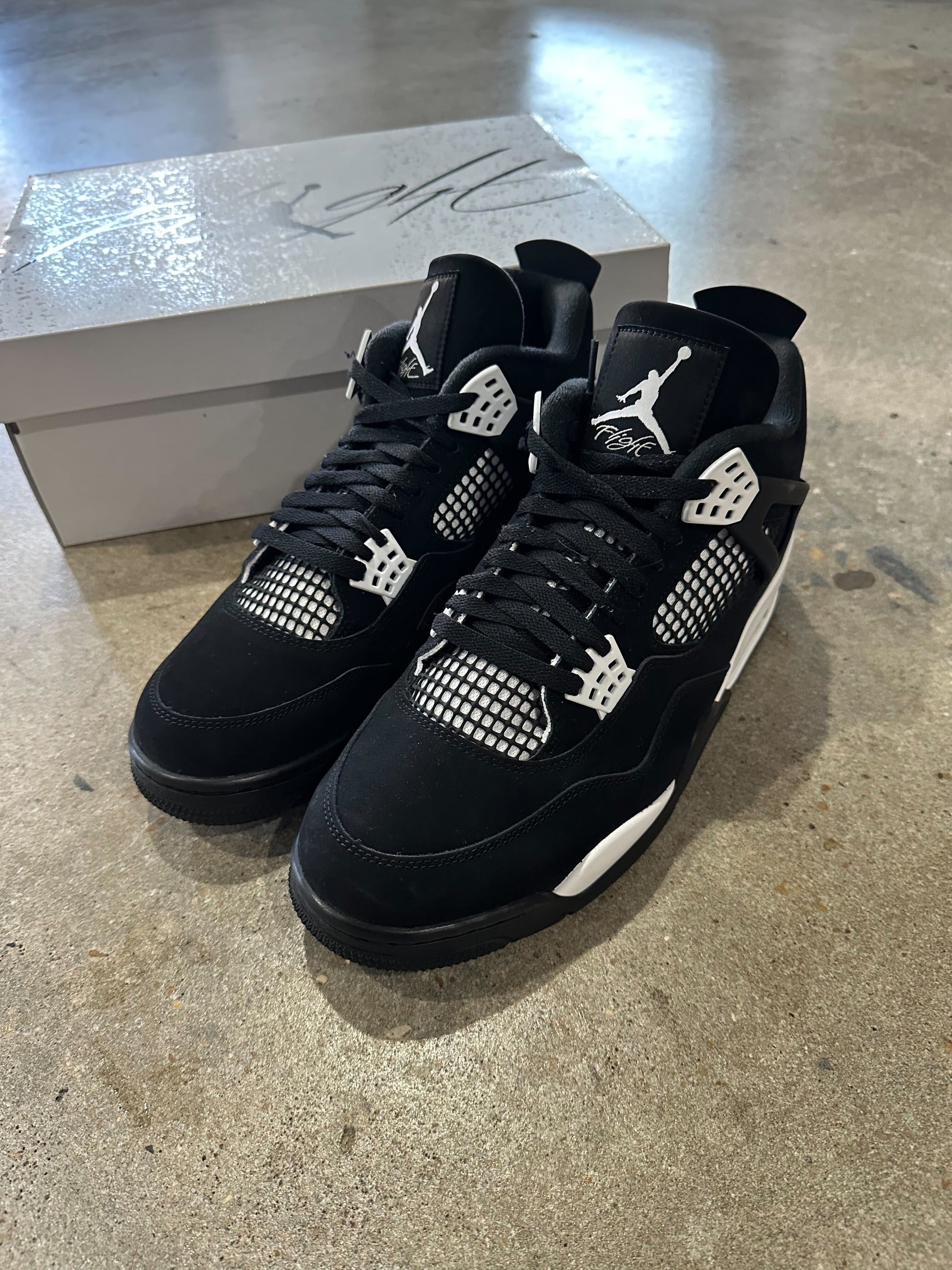 Jordan 4 Retro White Thunder