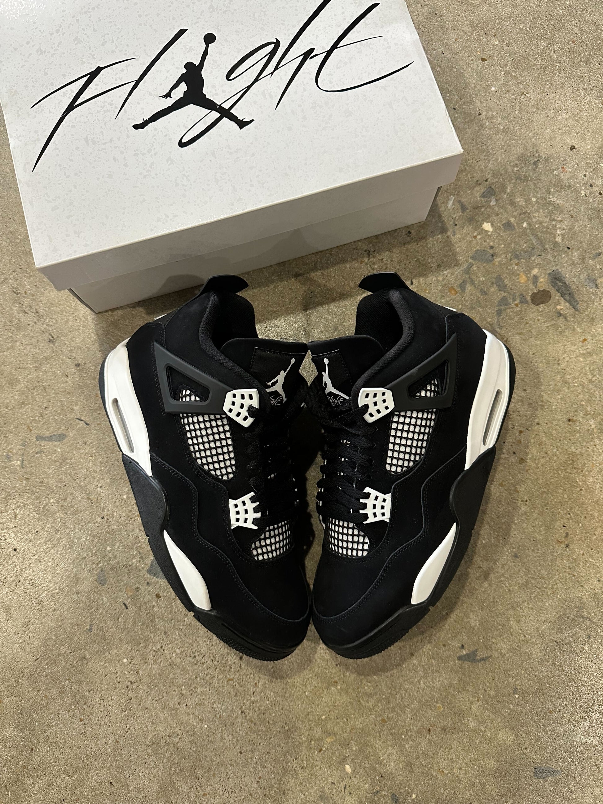 Jordan 4 Retro White Thunder